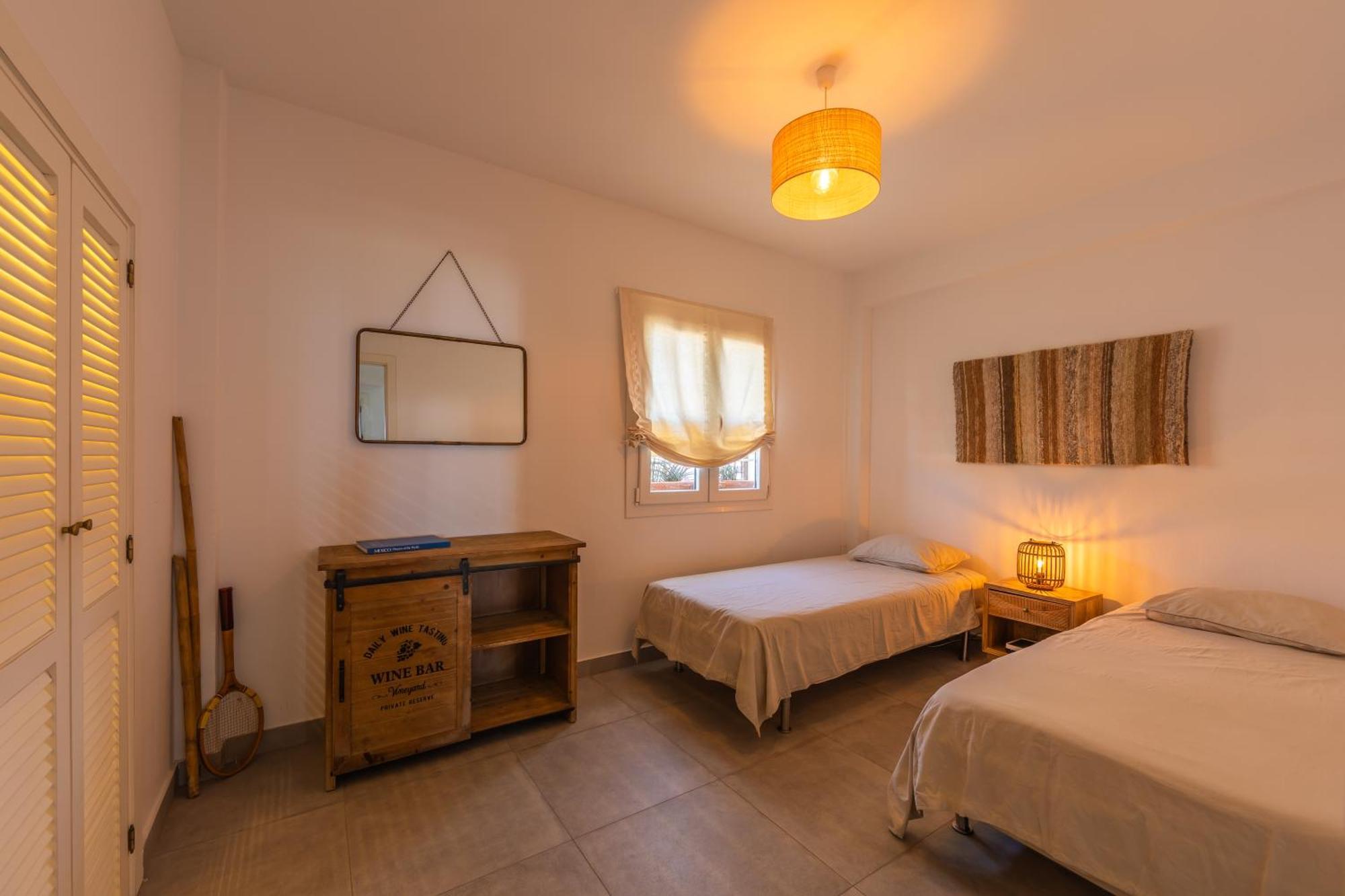 Los Lances Beach Apartments طريفة المظهر الخارجي الصورة