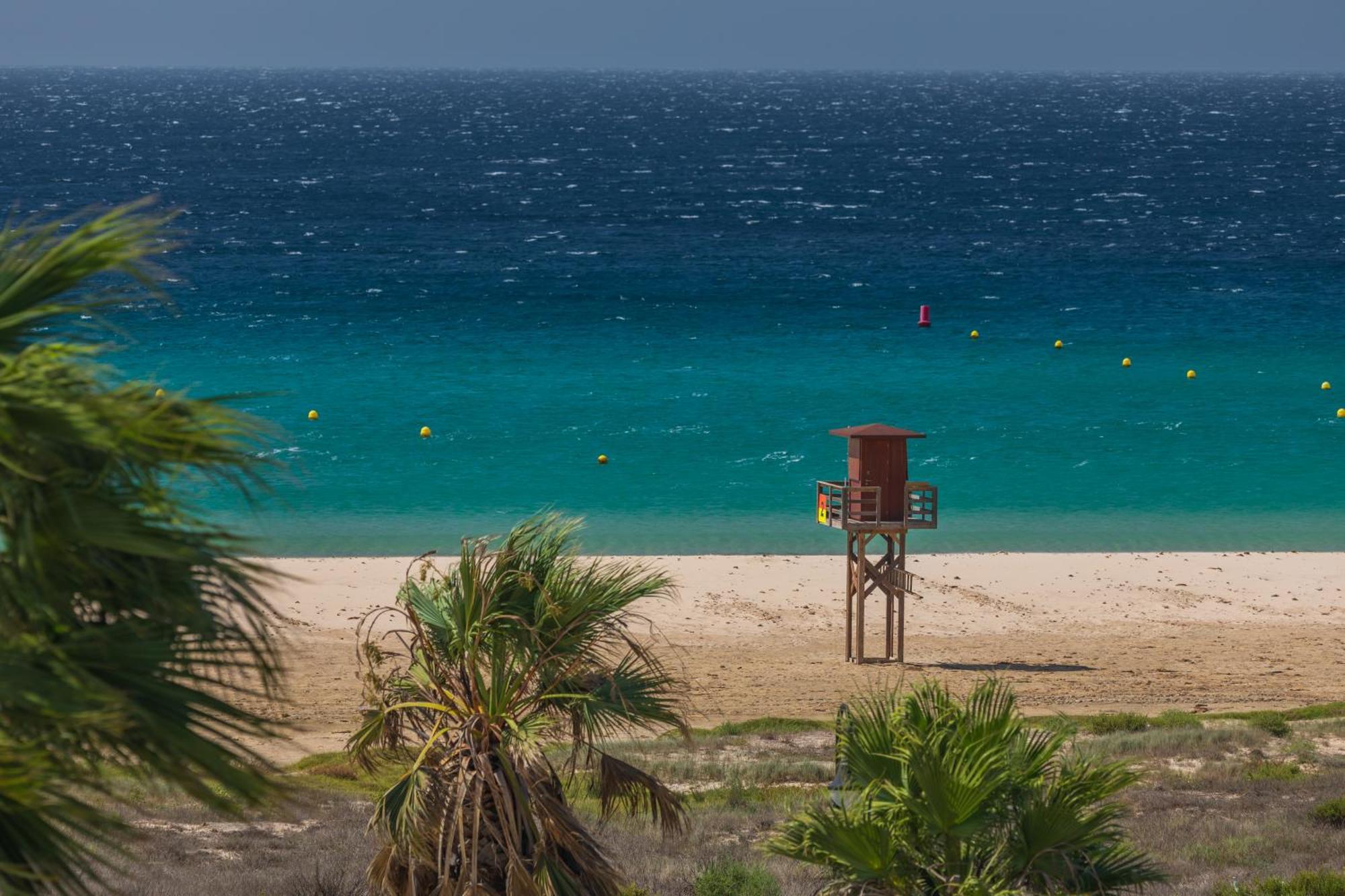 Los Lances Beach Apartments طريفة المظهر الخارجي الصورة